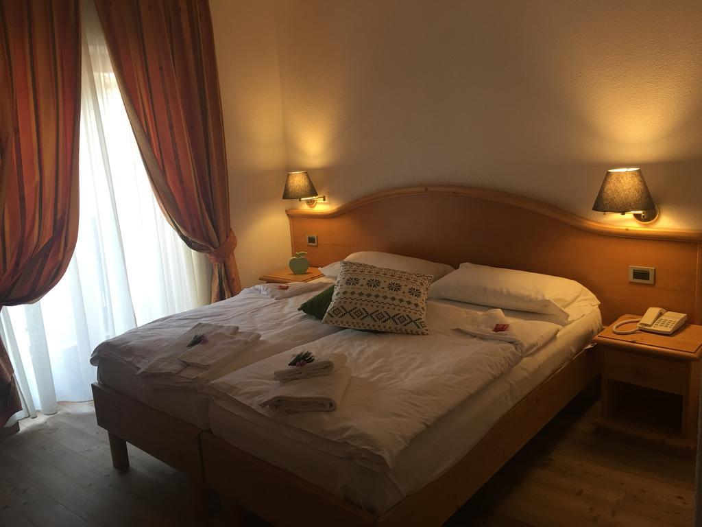 I Tre Magli Hotel Dimaro Bagian luar foto