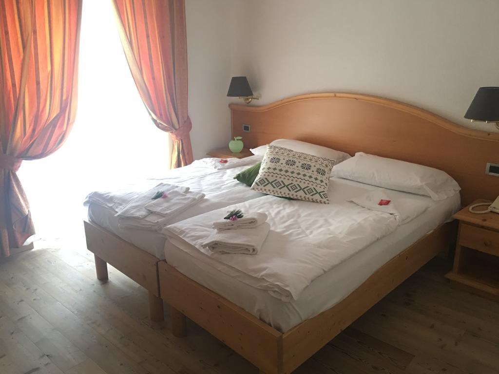 I Tre Magli Hotel Dimaro Bagian luar foto