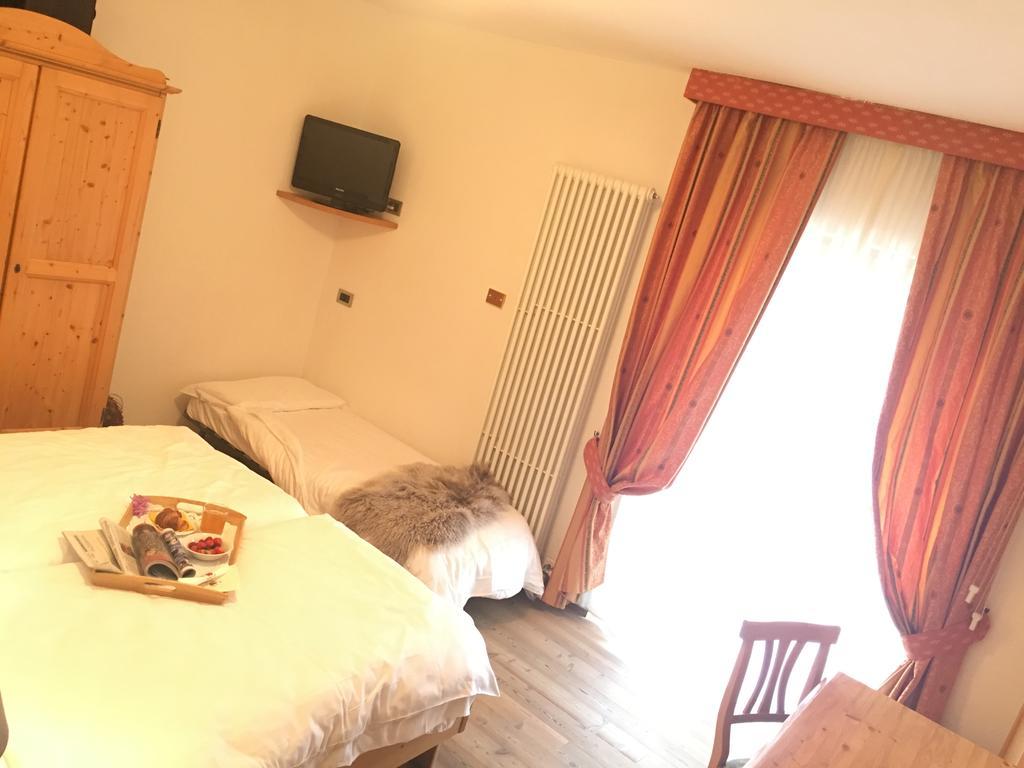 I Tre Magli Hotel Dimaro Bagian luar foto