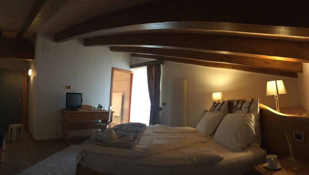 I Tre Magli Hotel Dimaro Bagian luar foto