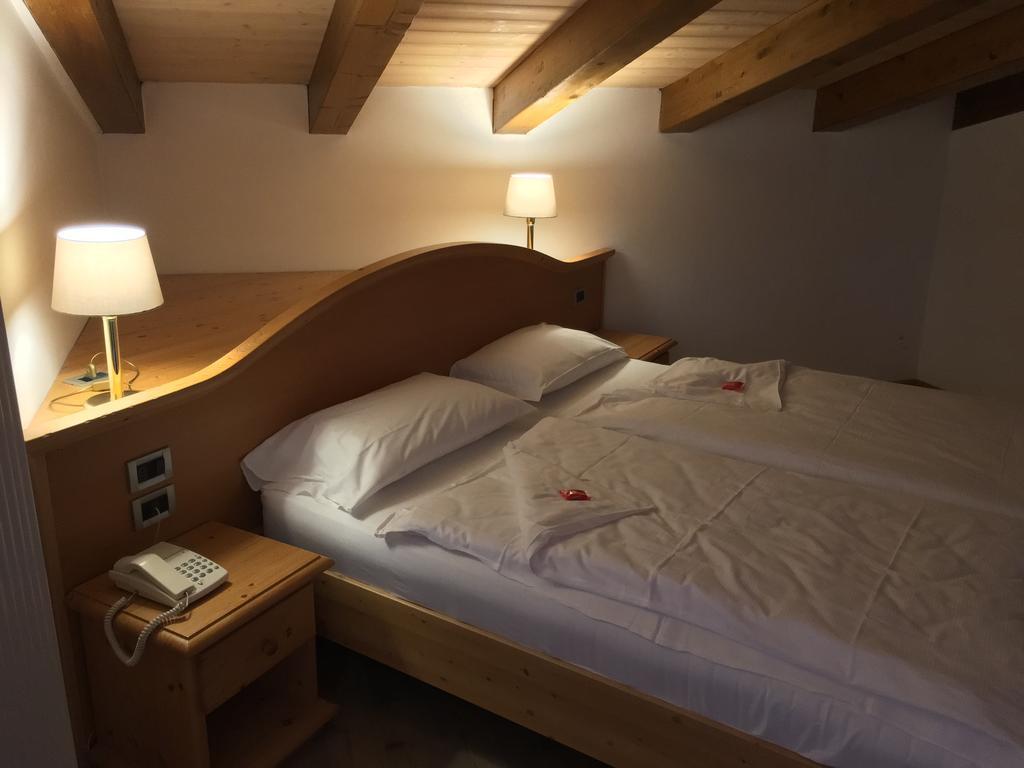 I Tre Magli Hotel Dimaro Bagian luar foto