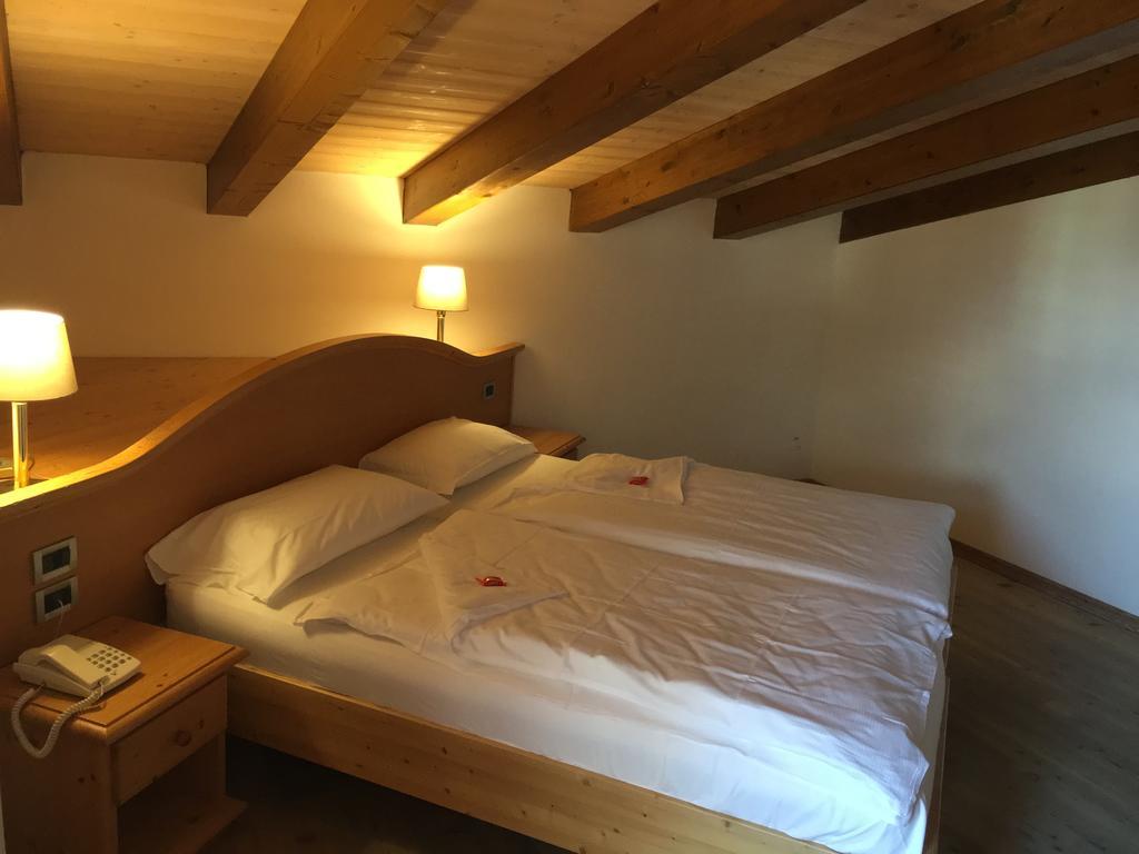 I Tre Magli Hotel Dimaro Bagian luar foto